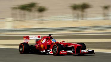 Fernando Alonso au volant de sa Ferrari lors de la 2e séance d'essais libres du GP de Bahreïn, près de Manama, le 19 avril 2013 [Tom Gandolfini / AFP]