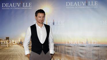 Sans l'acteur Matt Damon, mais toujours avec des scènes d'action à couper le souffle, la saga des Jason Bourne fait son retour sur les écrans avec "Jason Bourne l'héritage" présenté samedi en avant-première française au Festival du cinéma américain de Deauville.[AFP]