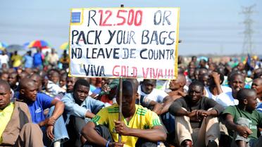 Des mineurs grévistes manifestent le 14 septembre 2012 à Marikana [ / AFP]