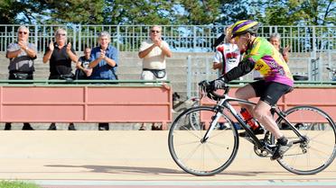 Robert Marchand sur son vélo, le 28 septembre 2012 au vélodrome de Lyon [Philippe Desmazes / AFP]