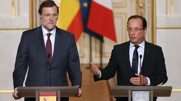 Le chef du gouvernement espagnol Mariano Rajoy (g) et le président de la République François Hollande, le 10 octobre 2012 à Paris [Patrick Kovarik / AFP]