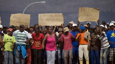 Des ouvriers agricoles en grève, le 15 novembre 2012 à Wolseley, en Afrique du Sud [Rodger Bosch / AFP]