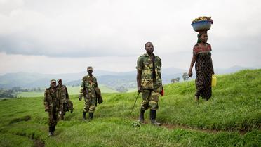 Les rebelles du M23 sur des collines autour de la localité de Mushaki, dans l'Est de la RDC, le 29 novembre 2012 [Phil Moore / AFP]