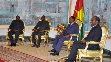 Le président burkinabè Compaoré (2e à droite) et le chef de la diplomatie malienne Tiéman Coulibaly (3e à d), le 3 décembre 2012 à Ouagadougou [Ahmed Ouoba / AFP]