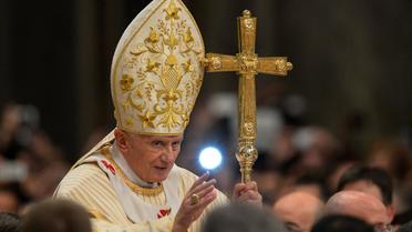 Le pape Benoît XVI célèbre la messe de minuit pour Noël à la basilique Saint-Pierre de Rome, le 24 décembre 2012 [Vincenzo Pinto / AFP]