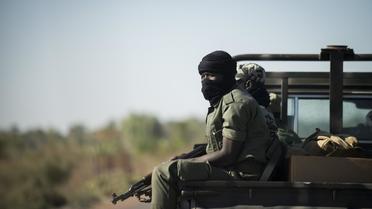 Des soldats maliens en route vers Niono le 18 janvier 2013 [Fred Dufour / AFP]