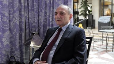 Le "président" du Nagorny-Karabakh Bako Sahakian accorde un entretien à de sjournalistes, à Paris le 26 avril 2013 [Jacques Demarthon / AFP]