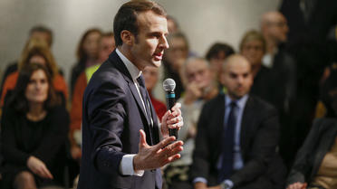 Depuis le lancement du grand débat, c'est la première fois qu'Emmanuel Macron se rend en banlieue parisienne.