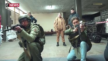 Un couple prend les armes pour défendre Odessa