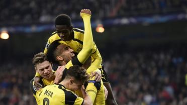 Les joueurs du Borussia Dortmund célèbrent leur égalisation face au Real, le 7 décembre 2016 à Madrid [JAVIER SORIANO / AFP]