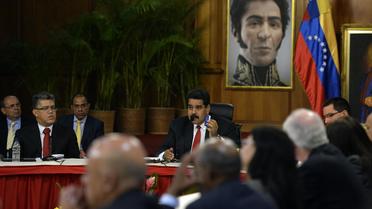 Le président vénézuelien Nicolas Maduro tient une réunion avec l'opposition, le 10 avril 2014 à Caracas [Juan Barreto / AFP]