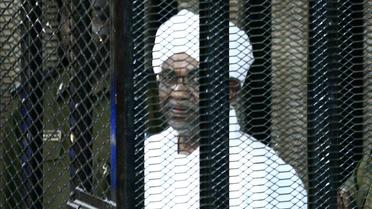 L'ex-président soudanais Omar el-Béchir au tribunal, à Khartoum, le 31 août 2019 [Ebrahim HAMID / AFP]