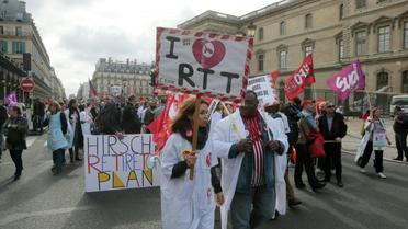Des agents de l'Assistance-Publique Hôpitaux de Paris (AP-HP), en grève, manifestent le 17 septembre 2015 à Paris [JACQUES DEMARTHON / AFP]