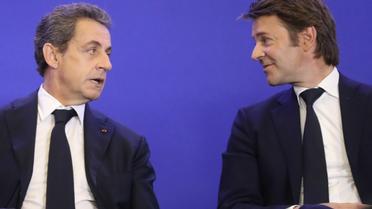 François Baroin (d) et Nicolas Sarkozy, assistent à une réunion de l'Association des maire de France à Paris, le 1er juin 2016 [JACQUES DEMARTHON / AFP]