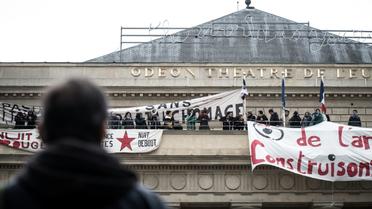 Des intermittents du spectacle au Théâtre de l'Odéon à Paris, le 25 avril 2016 [PHILIPPE LOPEZ / AFP]