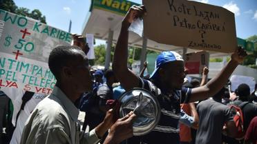 Des manifestants à Port-au-Prince, le 24 août 2018 après un appel à la mobilisation lancé sur les réseaux sociaux pour dénoncer la corruption et la gestion opaque des fonds prêtés à Haïti par le Venezuela depuis plus d'une décennie [HECTOR RETAMAL / AFP]