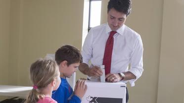 Vote de Justin Trudeau le 19 octobre 2015 à Montreal  [PAUL CHIASSON / POOL/AFP]