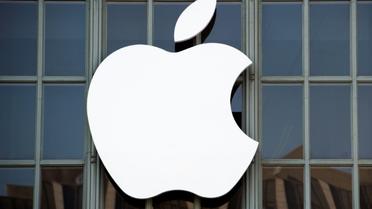 Apple a reconnu le 21 décembre qu'il bridait volontairement les performances de ses iPhones après un certain temps [Josh Edelson / AFP/Archives]