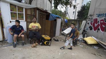 Des Roms dans un campement illégal, le 2 août 2013 à Paris [Miguel Medina / AFP/Archives]