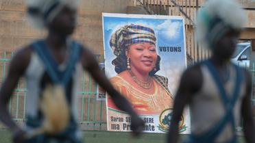 Une affiche électorale à l'effigie de la candidate à la présidentielle burkinabé Saran Sere Sereme à Ouagadougou le 26 novembre 2015 [ISSOUF SANOGO / AFP/Archives]