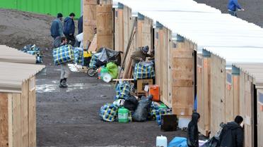 Des migrants et des réfugiés arrivent dans le premier camp français aux normes internationales à Grande-Synthe, dans le Nord, le 7 mars 2016 [FRANCOIS LO PRESTI / AFP/Archives]