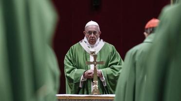 Le pape François assiste à une cérémonie religieuse au Vatican, le 24 février 2019 [GIUSEPPE LAMI / POOL/AFP]