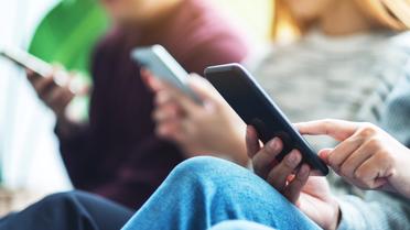 Un rapport d'experts conseille d'interdire les smartphones avant l'âge de 13 ans