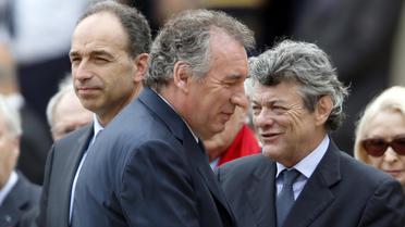 Jean-François Copé (G), François Bayrou (C) et Jean-Louis Borloo assistent le 11 juin 2013 à une cérémonie à Paris en hommage à l'ancien Premier ministre socialiste Pierre Mauroy [Charles Platiau / Pool/AFP/Archives]