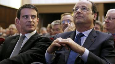 François Hollande et Manuel Valls, à la maison de la Chimie, à Paris, le 28 avril 2014 [Yoan Valat / POOL/AFP/Archives]