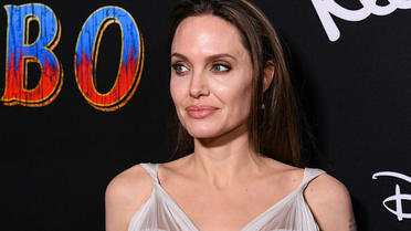 Après avoir incarné Lara Croft au cinéma, puis Maléfique, Angelina Jolie pourrait se glisser cette fois dans la peau d'une super-héroïne.