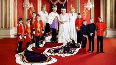 Les huit enfants étaient présents derrière le roi Charles III lors de la cérémonie de couronnement. 