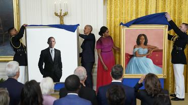 Barack et Michelle Obama ont fait appel aux artistes Robert McCurdy et Sharon Sprung pour leurs portraits officiels 