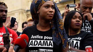 Dans son livre, Assa Traoré écrit que son frère «est mort parce qu'il s'appelait Adama Traoré et qu'il était noir».