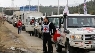Un convoi d'aide humanitaire de la Croix Rouge aux portes de Madaya en Syrie, le 11 janvier 2015 [LOUAI BESHARA / AFP]