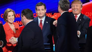 Les candidats à la primaire républicaine, Carly Fiorna, Chris Christie, Ted Cruz, Jeb Bush and Donald Trump  le 15 décembre 2015 à Las Vegas [ROBYN BECK / AFP]