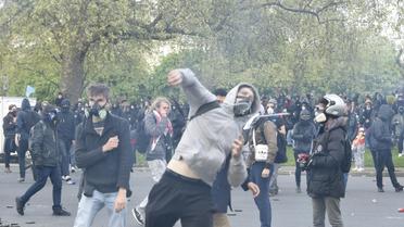 Heurts entre policiers et manifestants place de la Nation, à Paris, le 28 avril 2016 [DOMINIQUE FAGET / AFP]