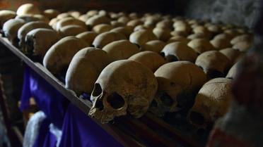 Des crânes humains exposés au Mémorial du génocide à Nyamata, dans l'église catholique où des milliers de personnes ont été massacrées en 1994, lors du génocide au Rwanda [Simon Maina / AFP/Archives]