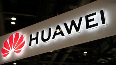 Le géant chinois des télécoms Huawei, menacé de perdre son accès à Android du fait des sanctions américaines, a présenté un nouveau système d'exploitation pour ses téléphones portables [FRED DUFOUR / AFP/Archives]
