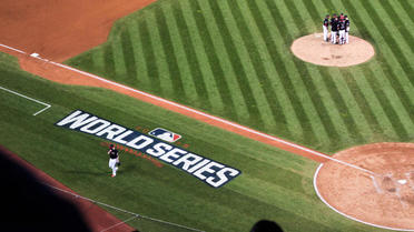 La scène a eu lieu lors du troisième match de la finale de la Ligue majeure de baseball américaine entre les Houston Astros et les Los Angeles Dodgers.