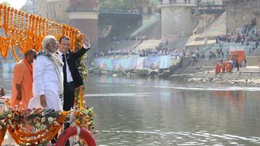 Le président de la République française Emmanuel Macron et le Premier ministre Narendra Modi, lors d'une visite à Varanasi le 12 mars 2018 [Ludovic MARIN / AFP]