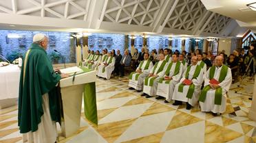 Le pape François célèbre une messe à Santa Marta, le 1er septembre 2015 au Vatican [ / OSSERVATORE ROMANO/AFP]