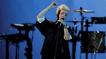 Jeanne Added, sacrée artiste féminine de l'année aux Victoires de la musique, le 8 février 2019 [Thomas SAMSON / AFP]