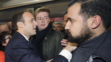 Le garde du corps violent d'Emmanuel Macron, Alexandre Benalla, fascine Internet.