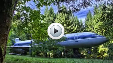Vidéo : il habite un Boeing dans les bois