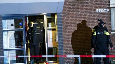 Opération policière le 27 mars 2016 à Rotterdam dans un immeuble où un Français a été arrêté  [Marten van Dijl / ANP/AFP]