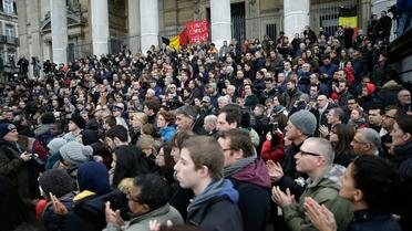 Rassemblement pour une minute de silence le 23 mars place de la Bourse à Bruxelles [KENZO TRIBOUILLARD / AFP]