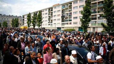 Marche à Mantes-la-Jolie (Yvelines) à l'appel d'associations musulmanes, en solidarité avec la police dont deux fonctionnaires ont été tués le 13 juin à leur domicile par le jihadiste Larossi Abballa, le 19 juin 2016  [Eliot BLONDET / AFP]