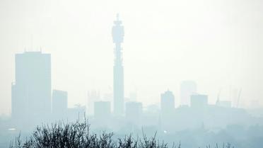 Londres sous le brouillard, le 24 janvier 2017, après une semaine d'un épisode de forte pollution [Isabel INFANTES / AFP]