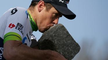 Mathew Hayman savoure sa victoire dans la 114e édition de Paris-Roubaix, le 10 avril 2016 [KENZO TRIBOUILLARD / AFP]