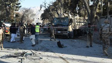 Des soldats pakistanais sur les lieux d'un attentat à la bombe à Quetta, le 6 février 2016 [BANARAS KHAN / AFP]